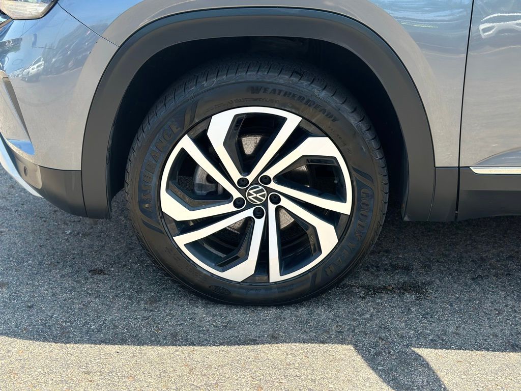 2022 Volkswagen Atlas SEL photo 2