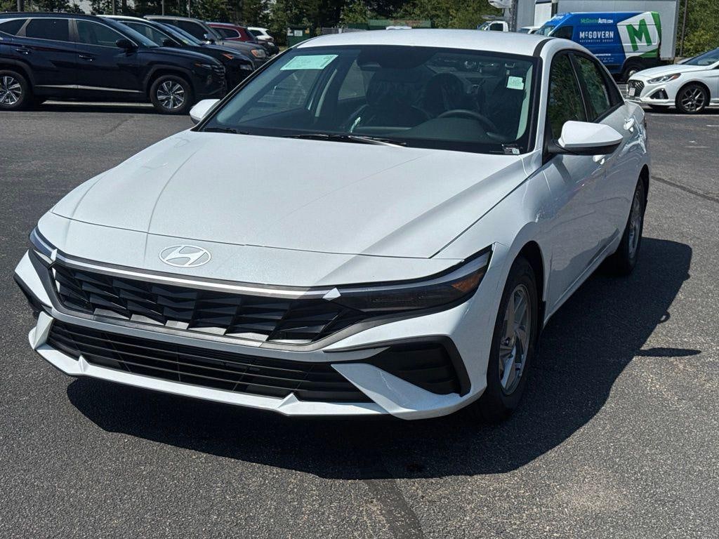 New 2026 Hyundai Elantra SE Sedan