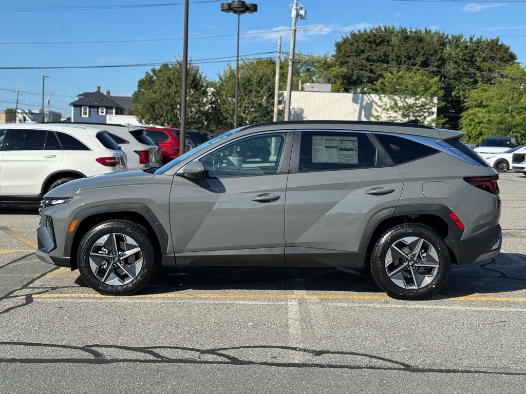 2025 Hyundai Tucson SEL photo 2
