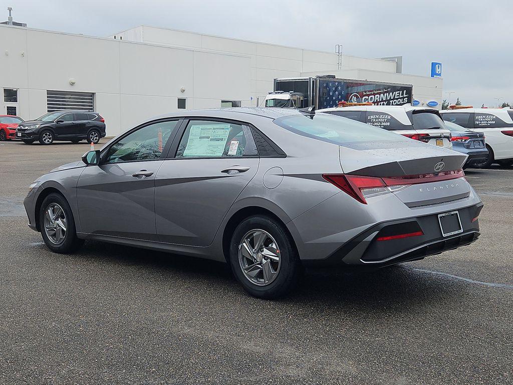 2026 Hyundai Elantra SE photo 2