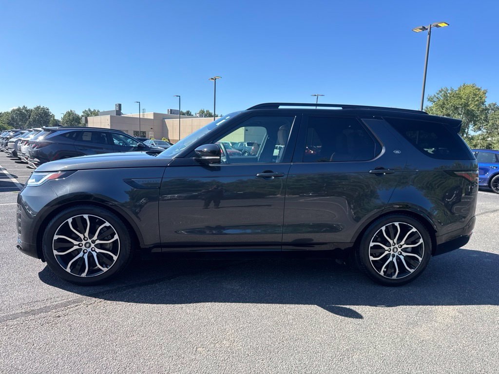 Used 2024 Land Rover Discovery Dynamic SE SUV