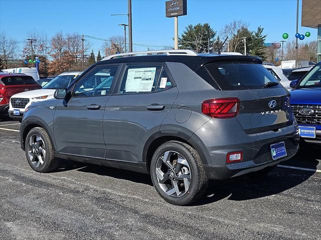 2025 Hyundai Venue Limited photo 2