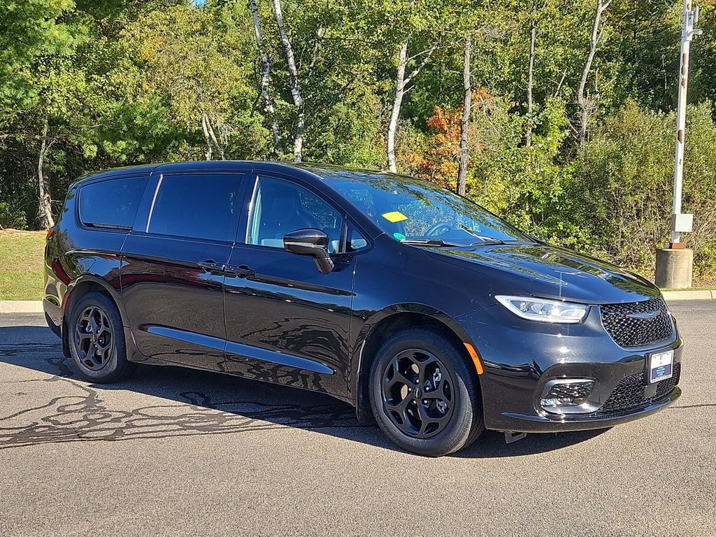 Used 2022 Chrysler Pacifica Hybrid Touring L Van Passenger Van