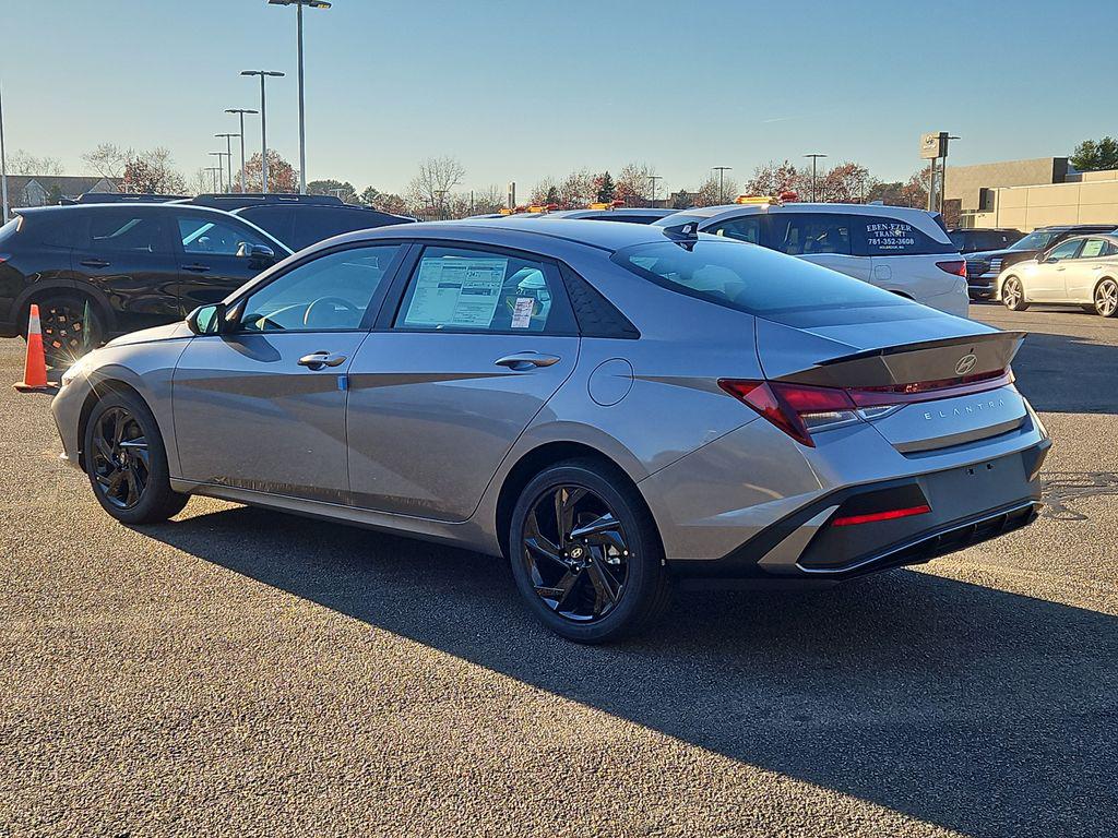 2026 Hyundai Elantra SEL Sport photo 2