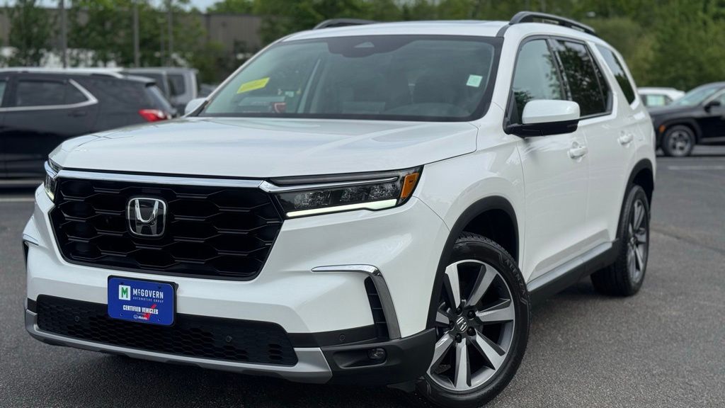 2025 Honda Pilot Touring AWD's photo