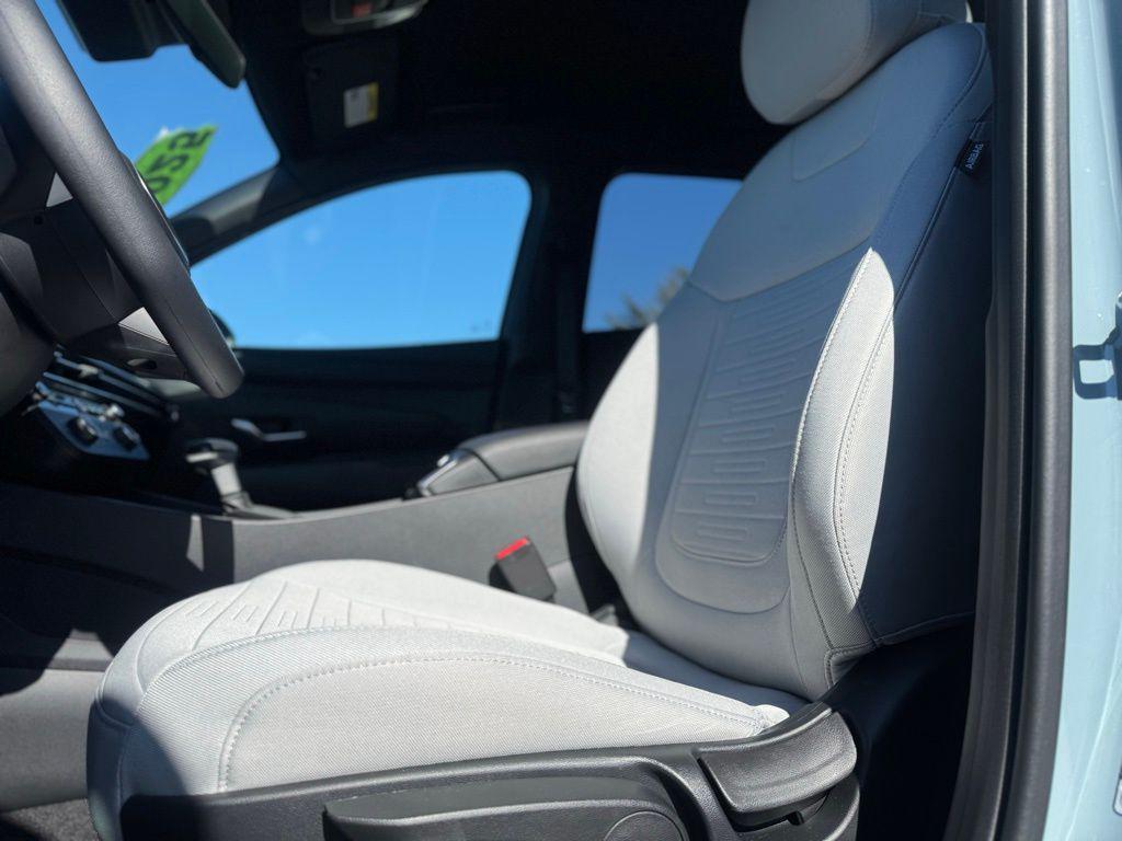 2025 Hyundai Santa Cruz SE - Photo 16