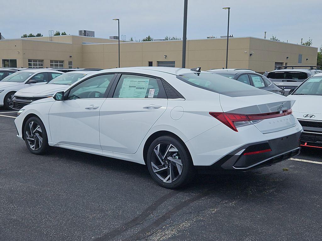 2025 Hyundai Elantra SEL Convenience photo 2