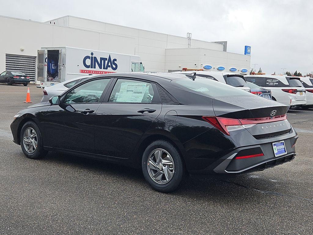 New 2026 Hyundai Elantra SE Sedan