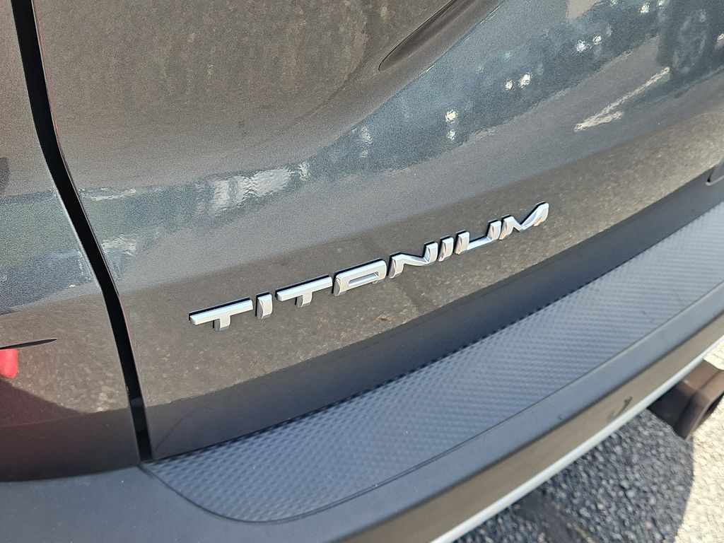 2020 Ford Escape Titanium photo 4