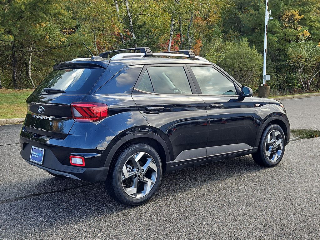 2025 Hyundai Venue SEL photo 2