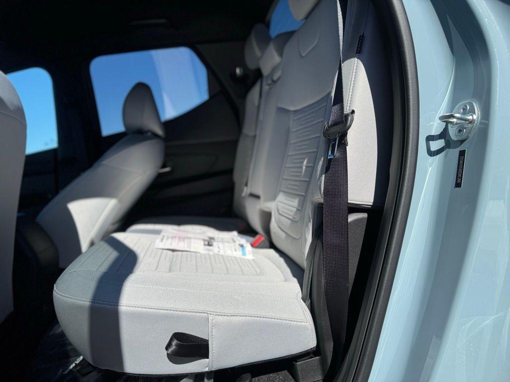 2025 Hyundai Santa Cruz SE - Photo 17
