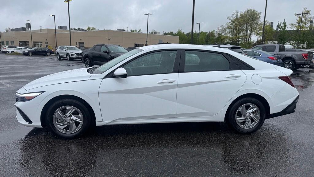 Certified 2025 Hyundai Elantra SE Sedan