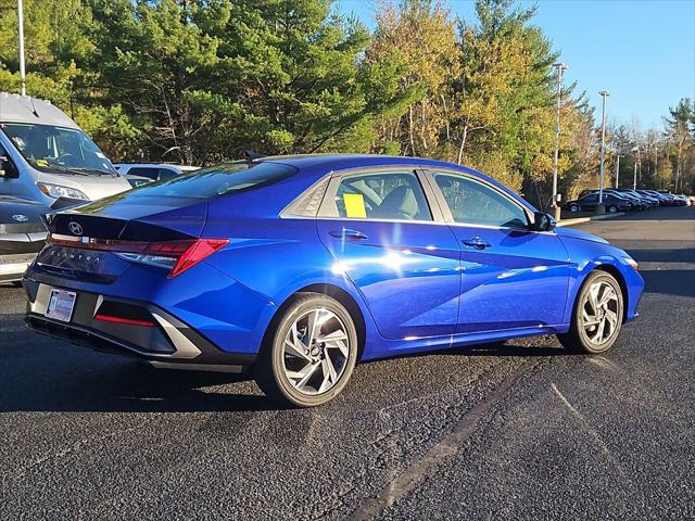 2025 Hyundai Elantra SEL Convenience photo 2