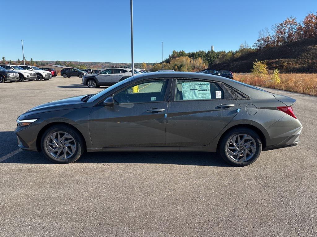 2025 Hyundai Elantra Hybrid Blue photo 2