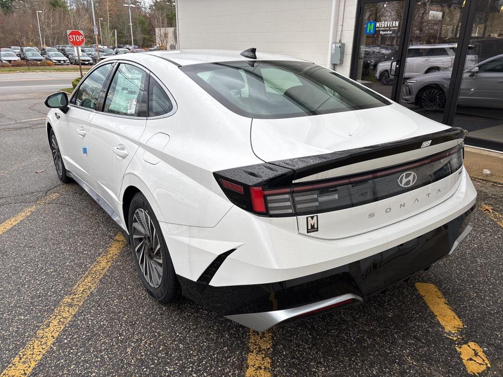 2025 Hyundai Sonata Hybrid SEL photo 2