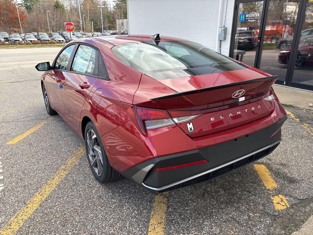 2025 Hyundai Elantra SEL Sport photo 2