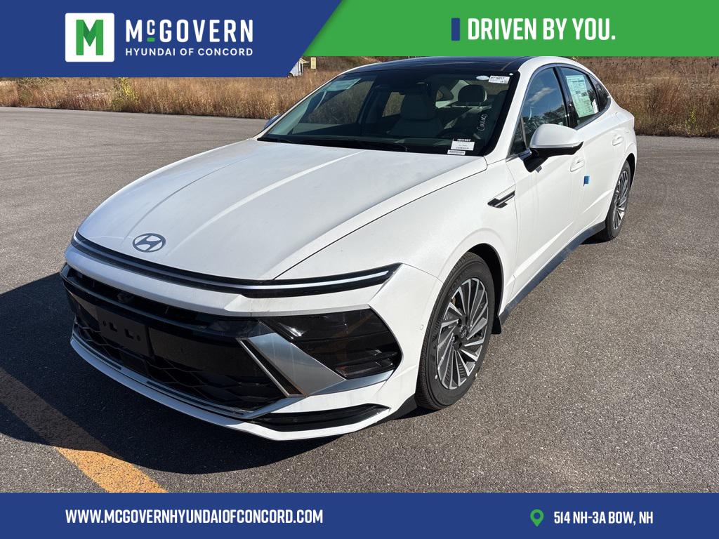 2025 Hyundai Sonata Hybrid Sedan 