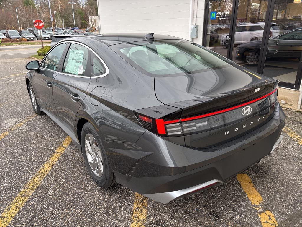 2025 Hyundai Sonata SE photo 2
