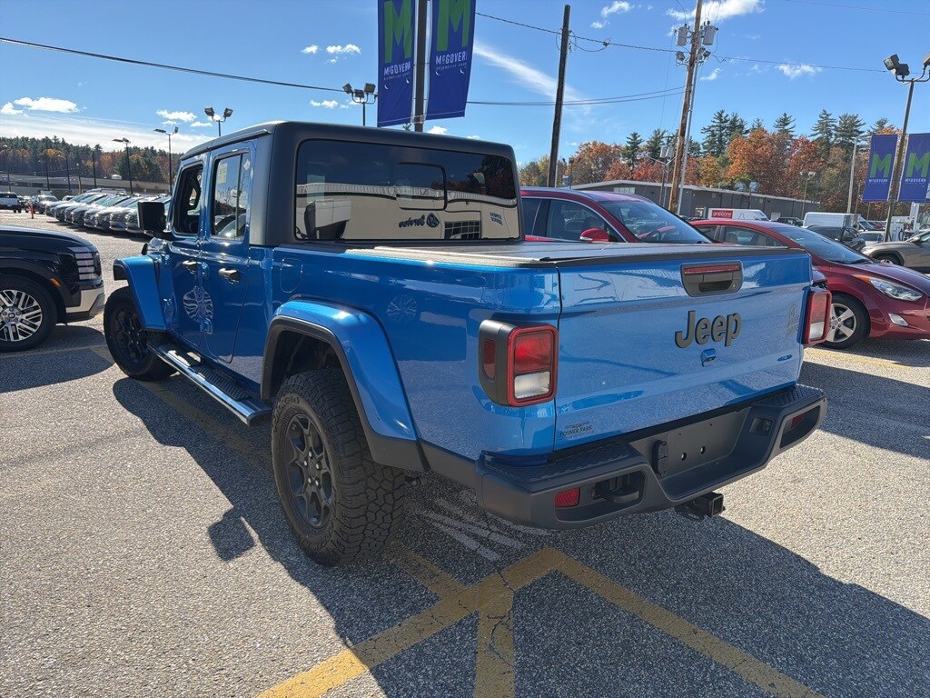 Used 2023 Jeep Gladiator Sport Truck Crew Cab