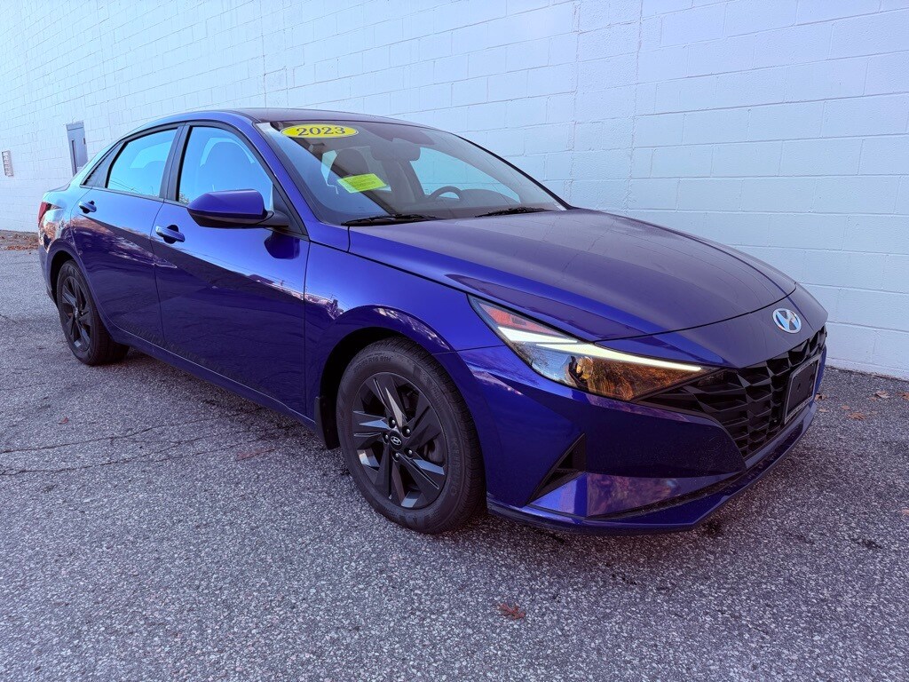 2023 Hyundai Elantra SEL photo 4