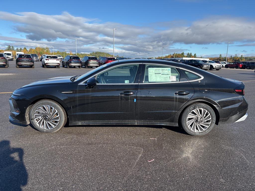 2025 Hyundai Sonata Hybrid Limited photo 2