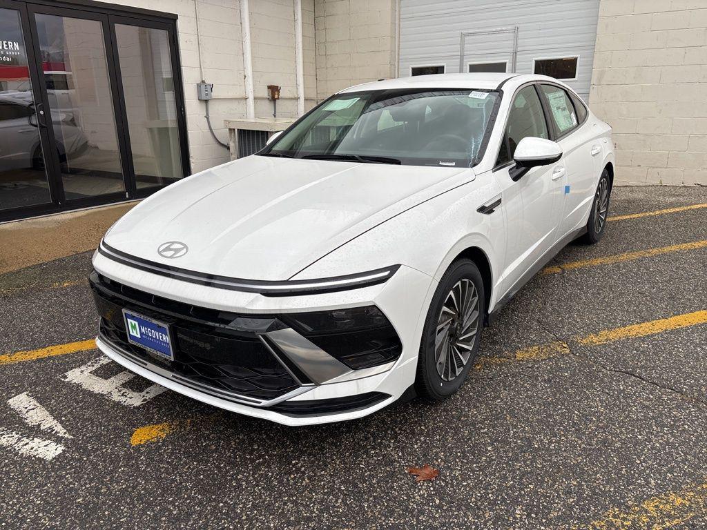 2025 Hyundai Sonata Hybrid Sedan 