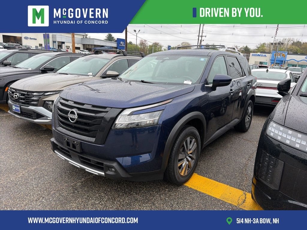 2023 Nissan Pathfinder SL 4WD's photo