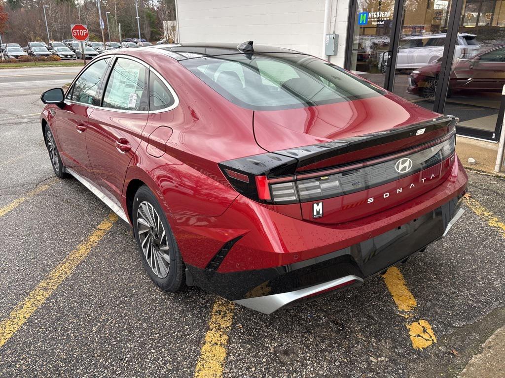 2025 Hyundai Sonata Hybrid Limited photo 2