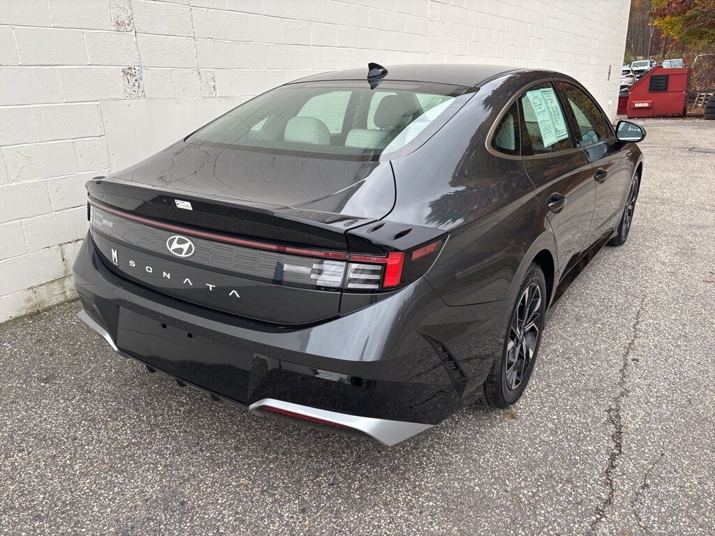 2024 Hyundai Sonata SEL photo 3