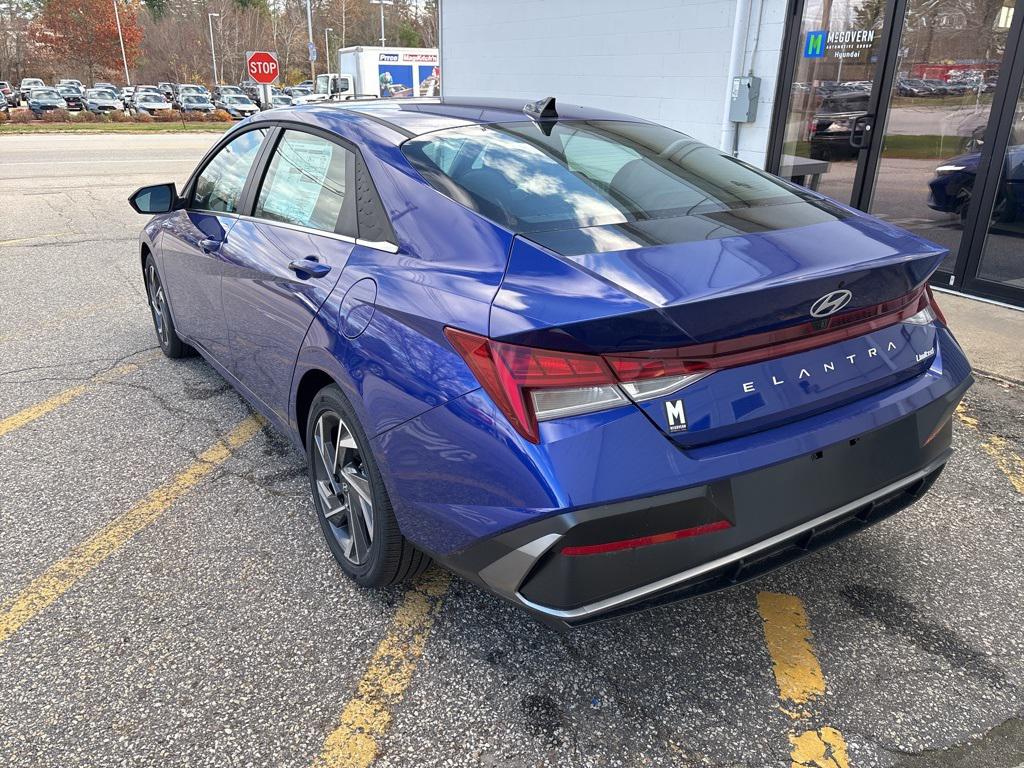 2025 Hyundai Elantra Limited photo 2