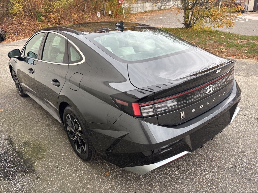 2024 Hyundai Sonata SEL photo 2