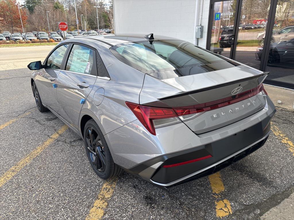 2026 Hyundai Elantra SEL Sport photo 2