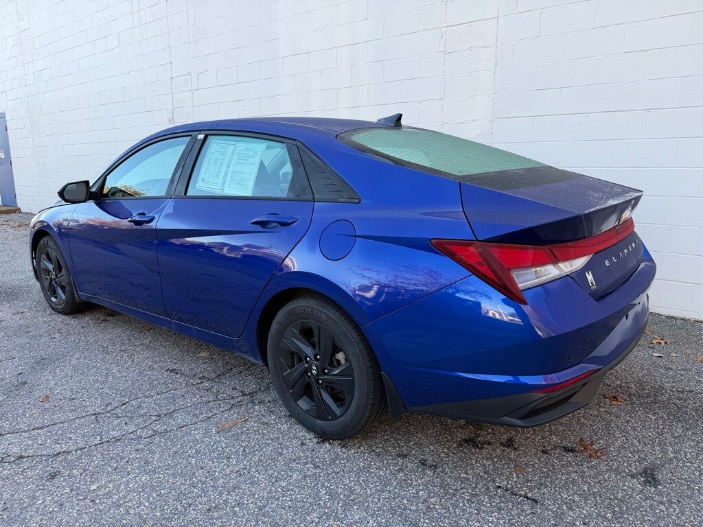2023 Hyundai Elantra SEL photo 2
