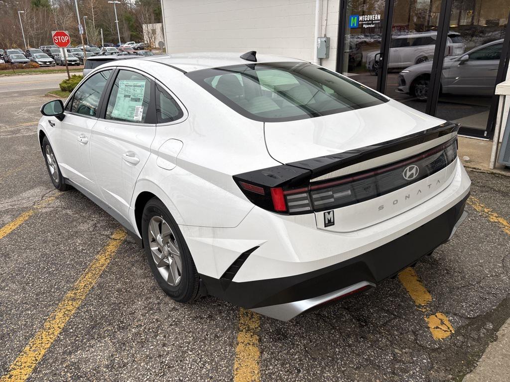 2025 Hyundai Sonata SE photo 2