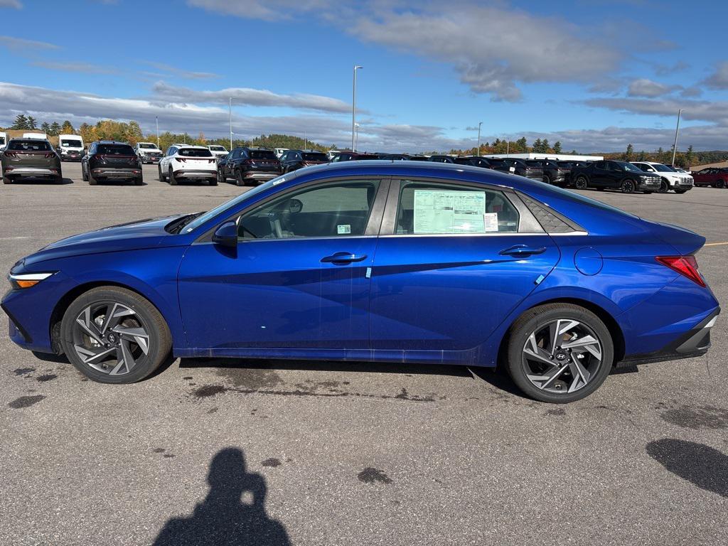 2025 Hyundai Elantra SEL Convenience photo 2