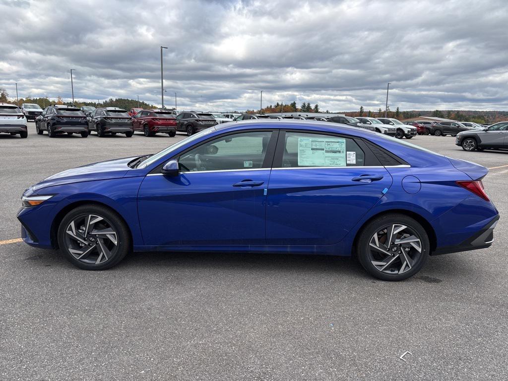 2025 Hyundai Elantra SEL Convenience photo 2