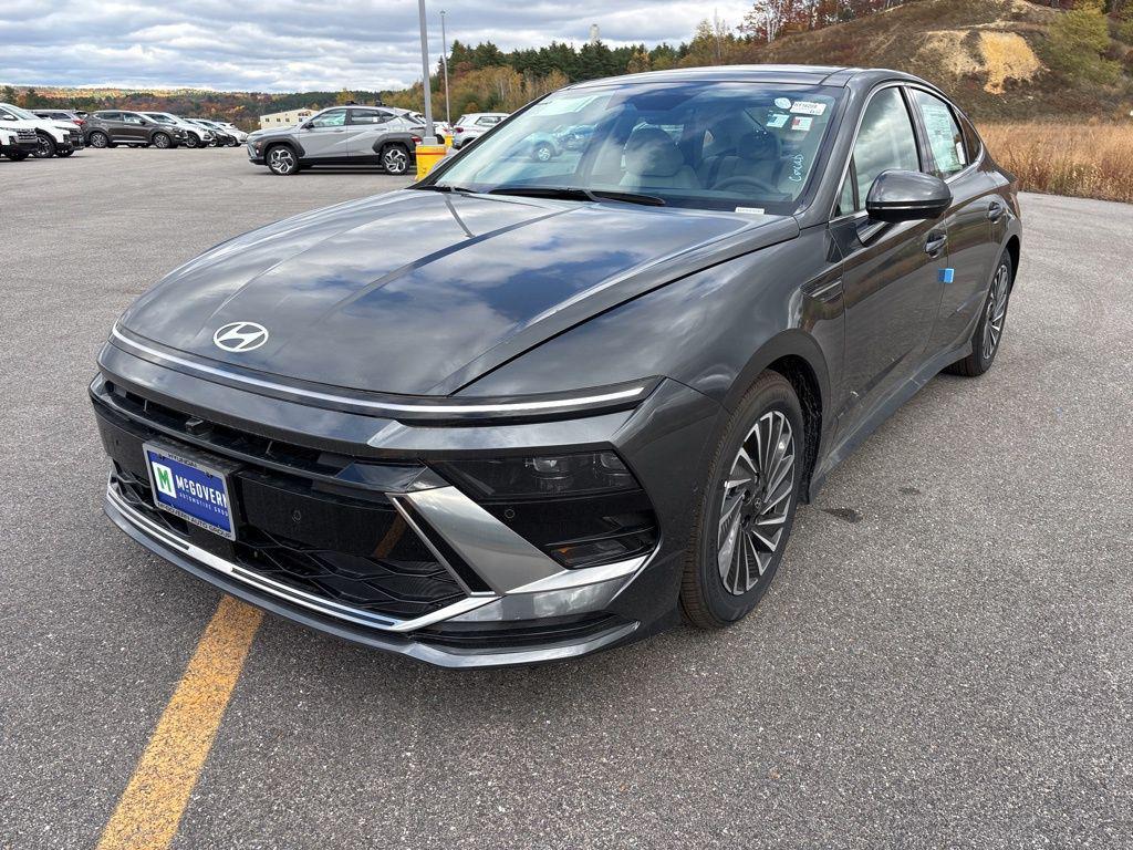 2025 Hyundai Sonata Hybrid Sedan 