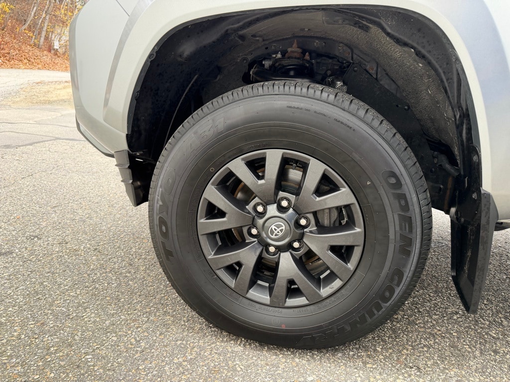 2022 Toyota Tacoma V6 photo 3