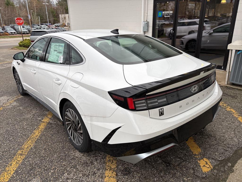 2025 Hyundai Sonata Hybrid SEL photo 2