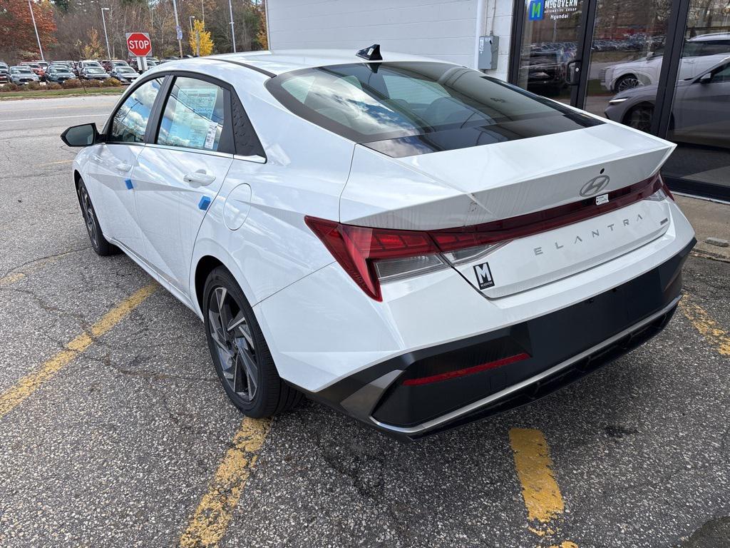 2025 Hyundai Elantra Hybrid Limited photo 2