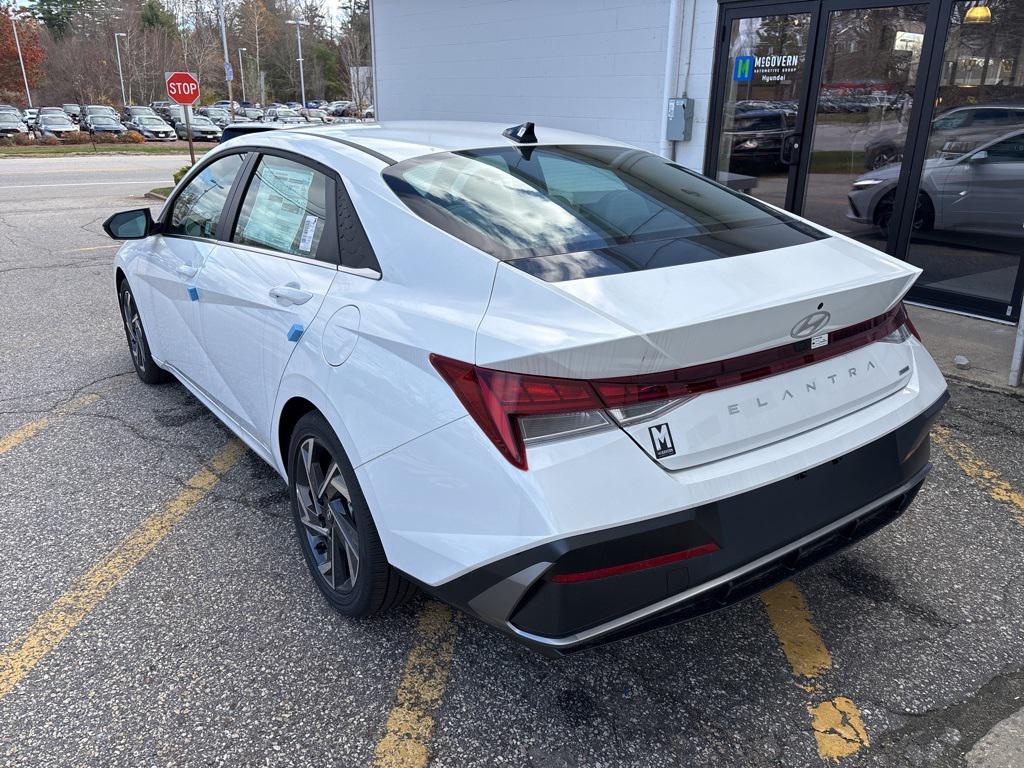 2025 Hyundai Elantra Hybrid Limited photo 2