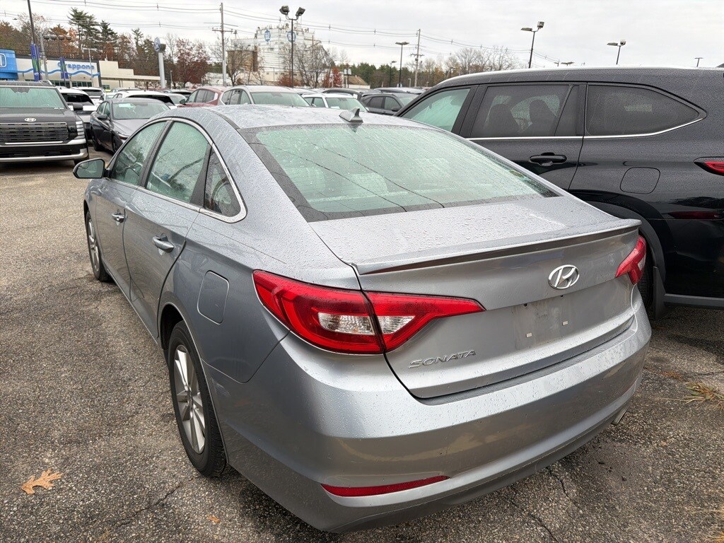 2017 Hyundai Sonata SE photo 2