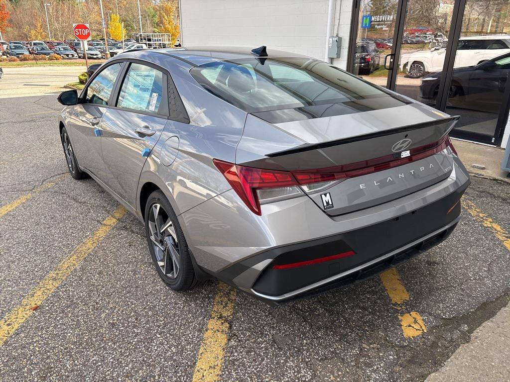 2025 Hyundai Elantra Hybrid SEL Sport photo 2