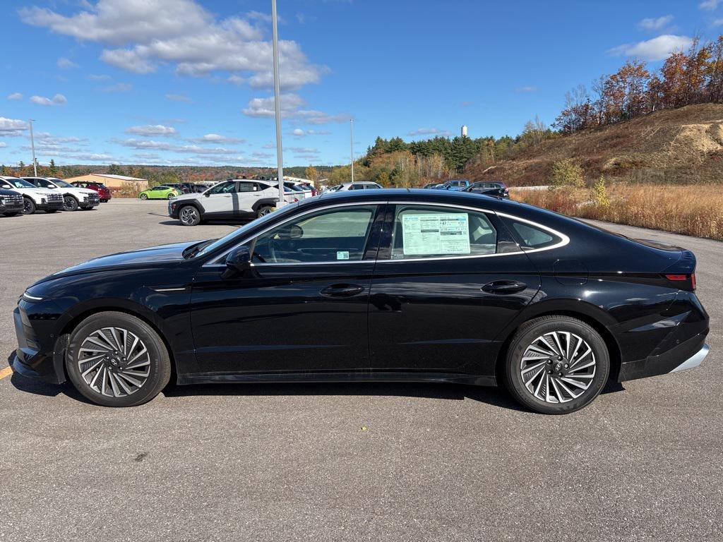 2025 Hyundai Sonata Hybrid Limited photo 2