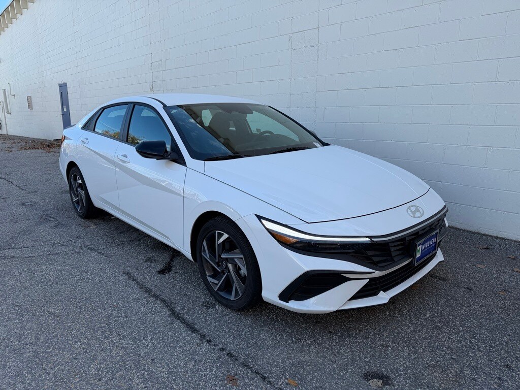 2025 Hyundai Elantra SEL Sport photo 4