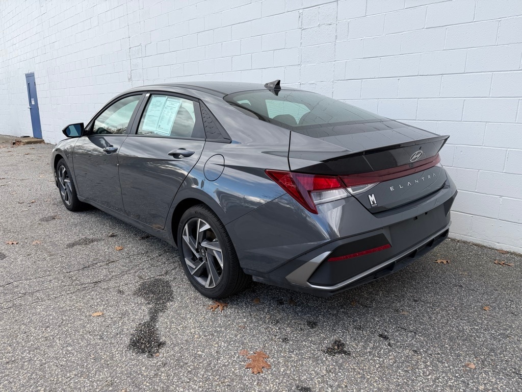 Used 2025 Hyundai Elantra SEL Sport Sedan