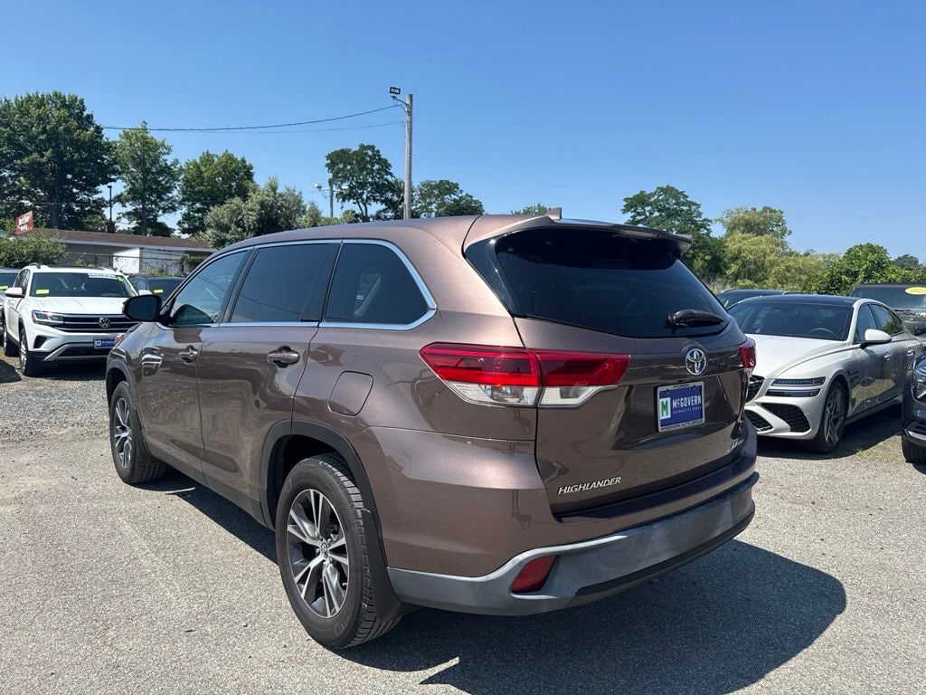 Used 2019 Toyota Highlander LE Plus V6 SUV