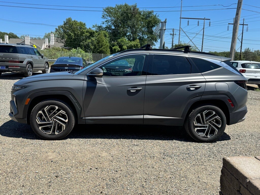 2025 Hyundai Tucson Limited photo 2