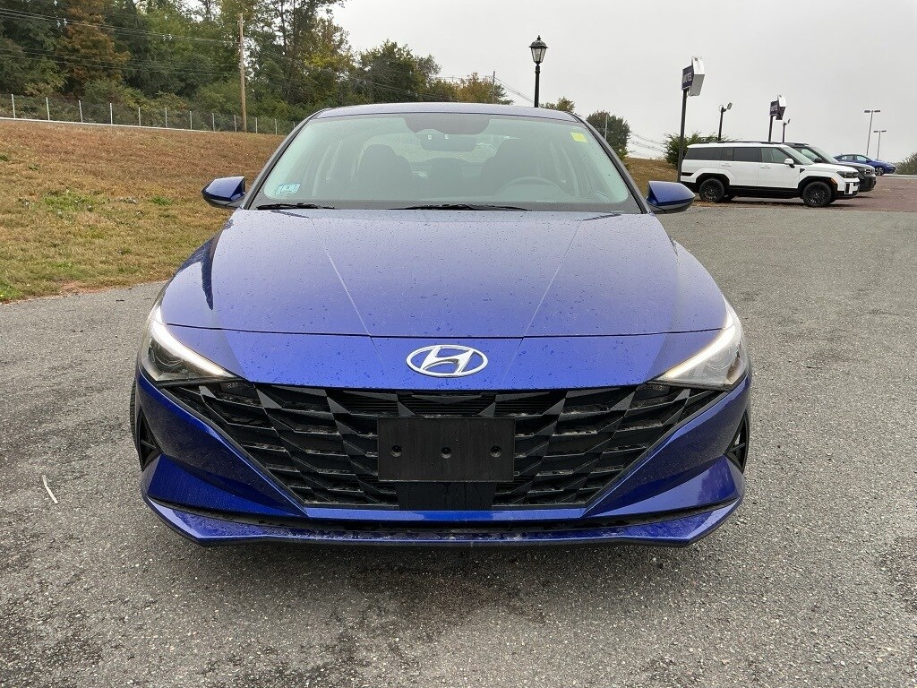 2023 Hyundai Elantra SEL photo 2