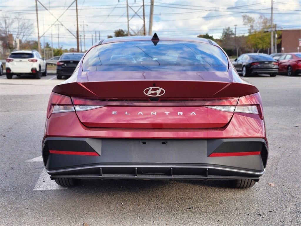 Certified 2025 Hyundai Elantra SE Sedan